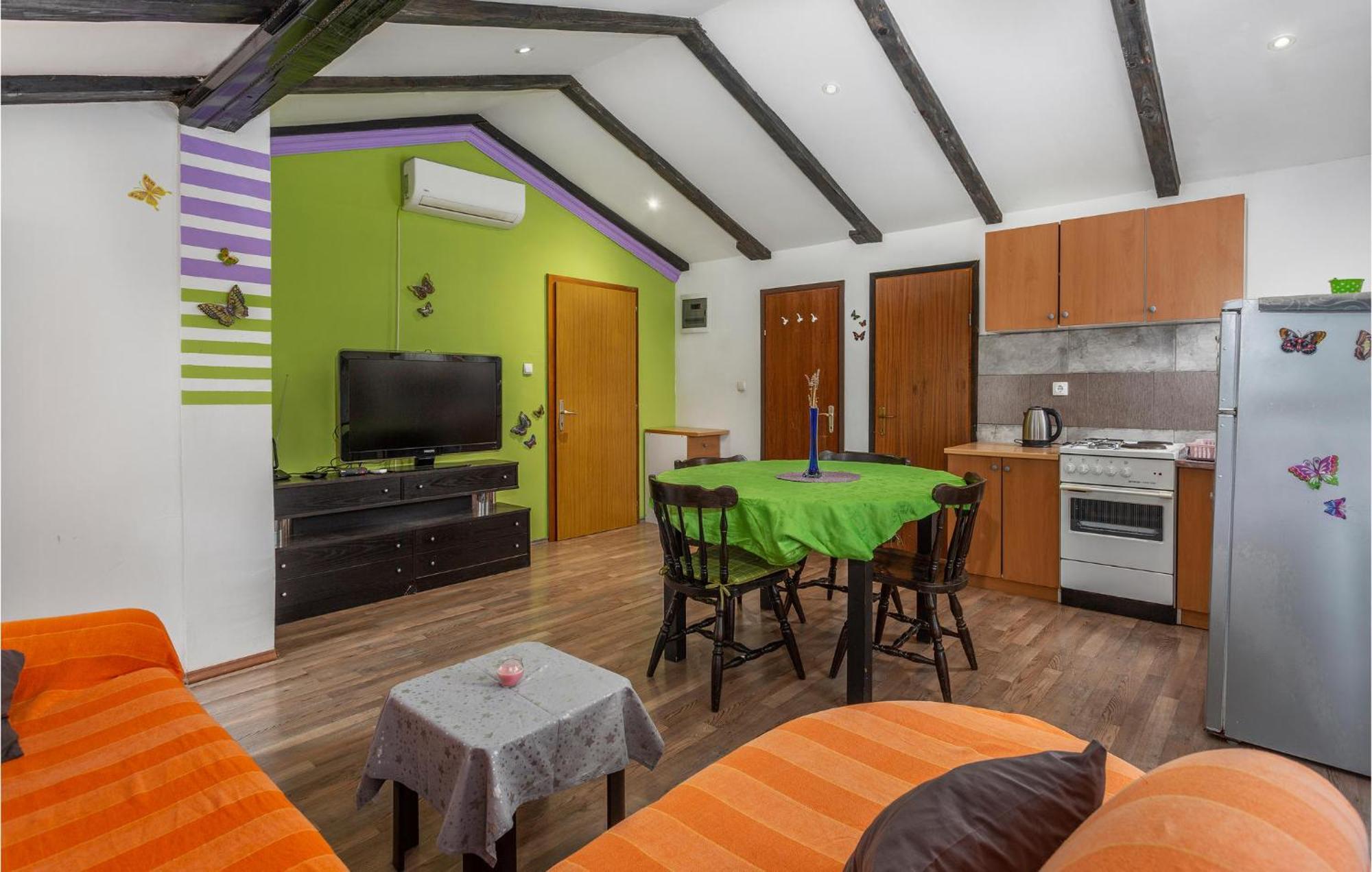 2 Bedroom Amazing Apartment In Нивице Екстериор снимка