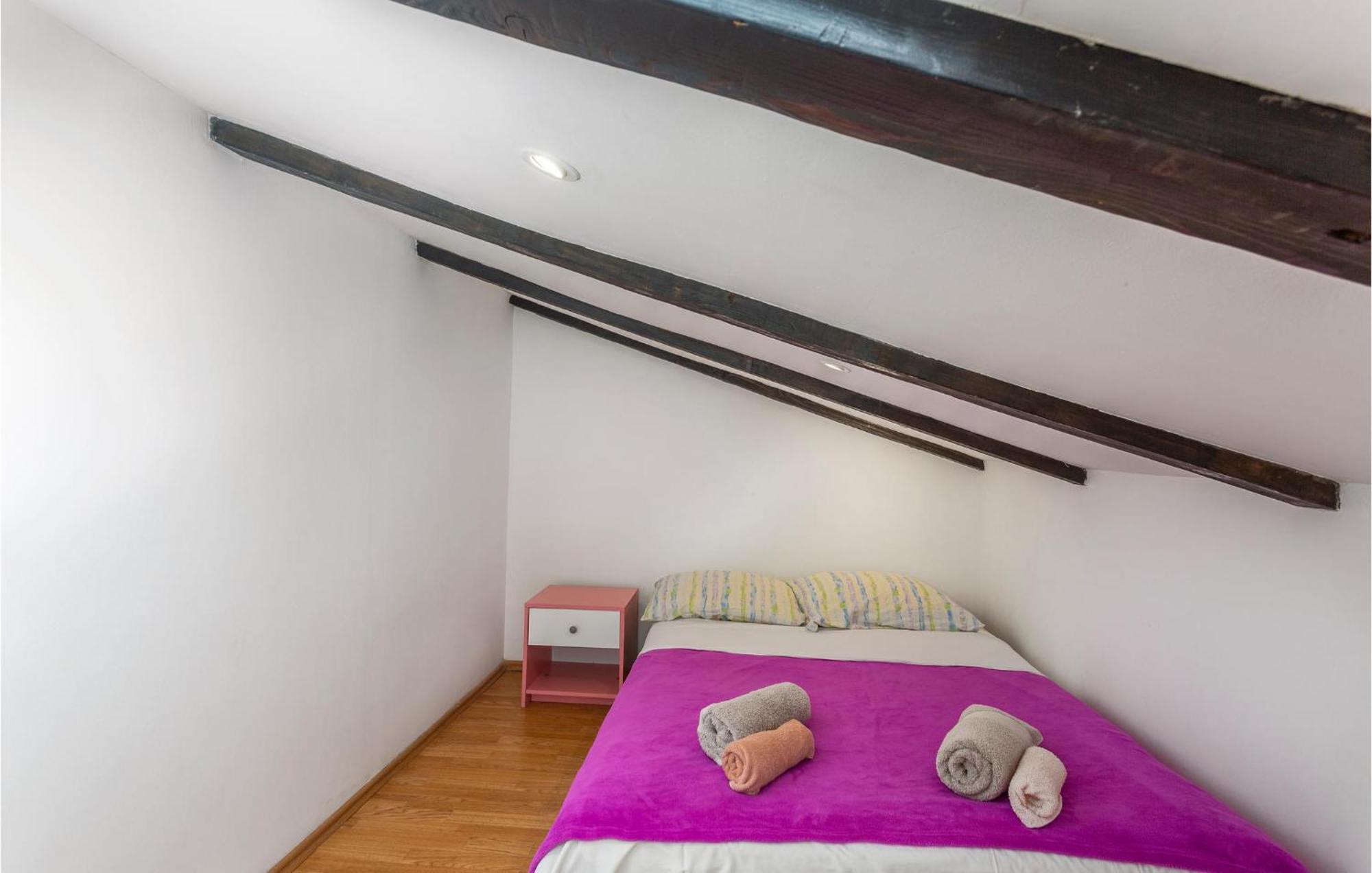 2 Bedroom Amazing Apartment In Нивице Екстериор снимка