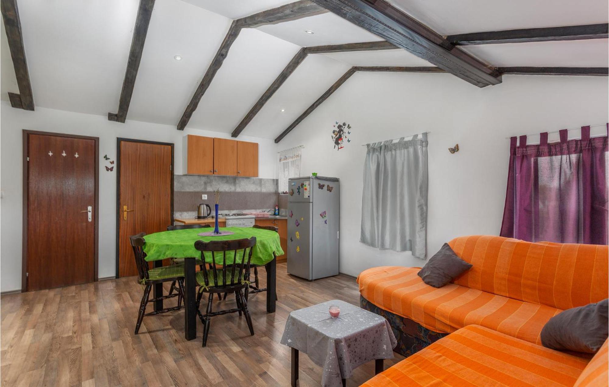 2 Bedroom Amazing Apartment In Нивице Екстериор снимка